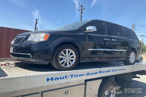 Photo of 2015 Chrysler Town & Country