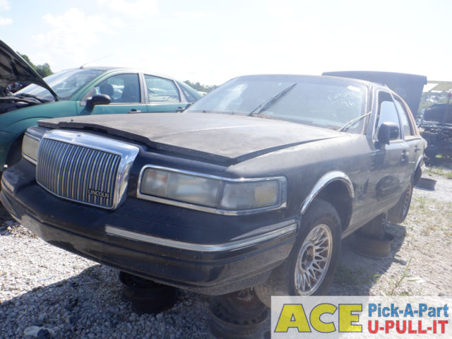 Photo of 1996 Lincoln Town Car