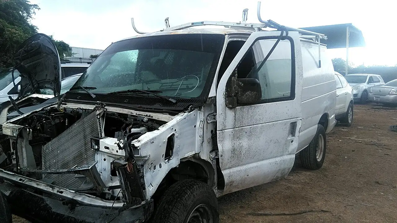 Photo of 2005 Ford E-350 Super Duty