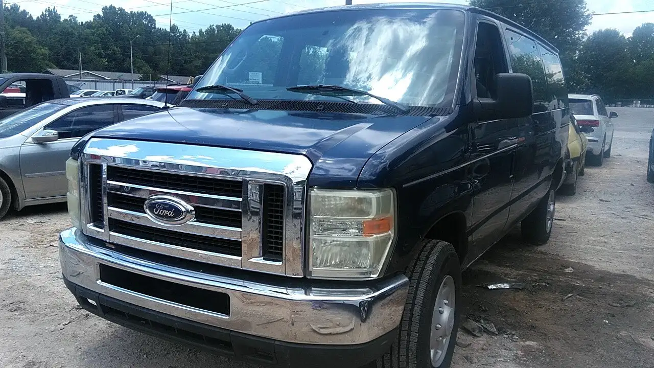 Photo of 2009 Ford E-350 Super Duty