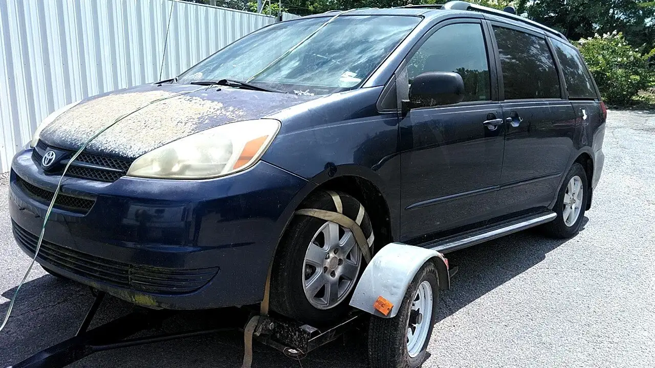 Photo of 2004 Toyota Sienna
