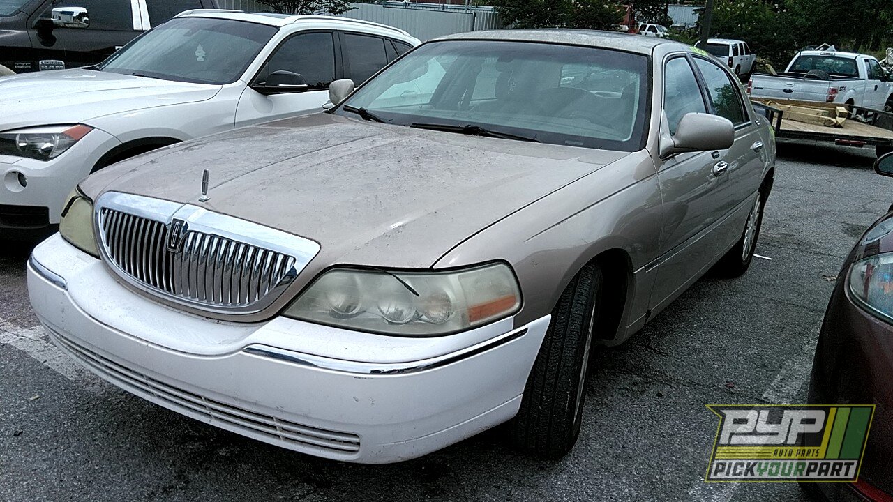 Photo of 2005 Lincoln Town Car