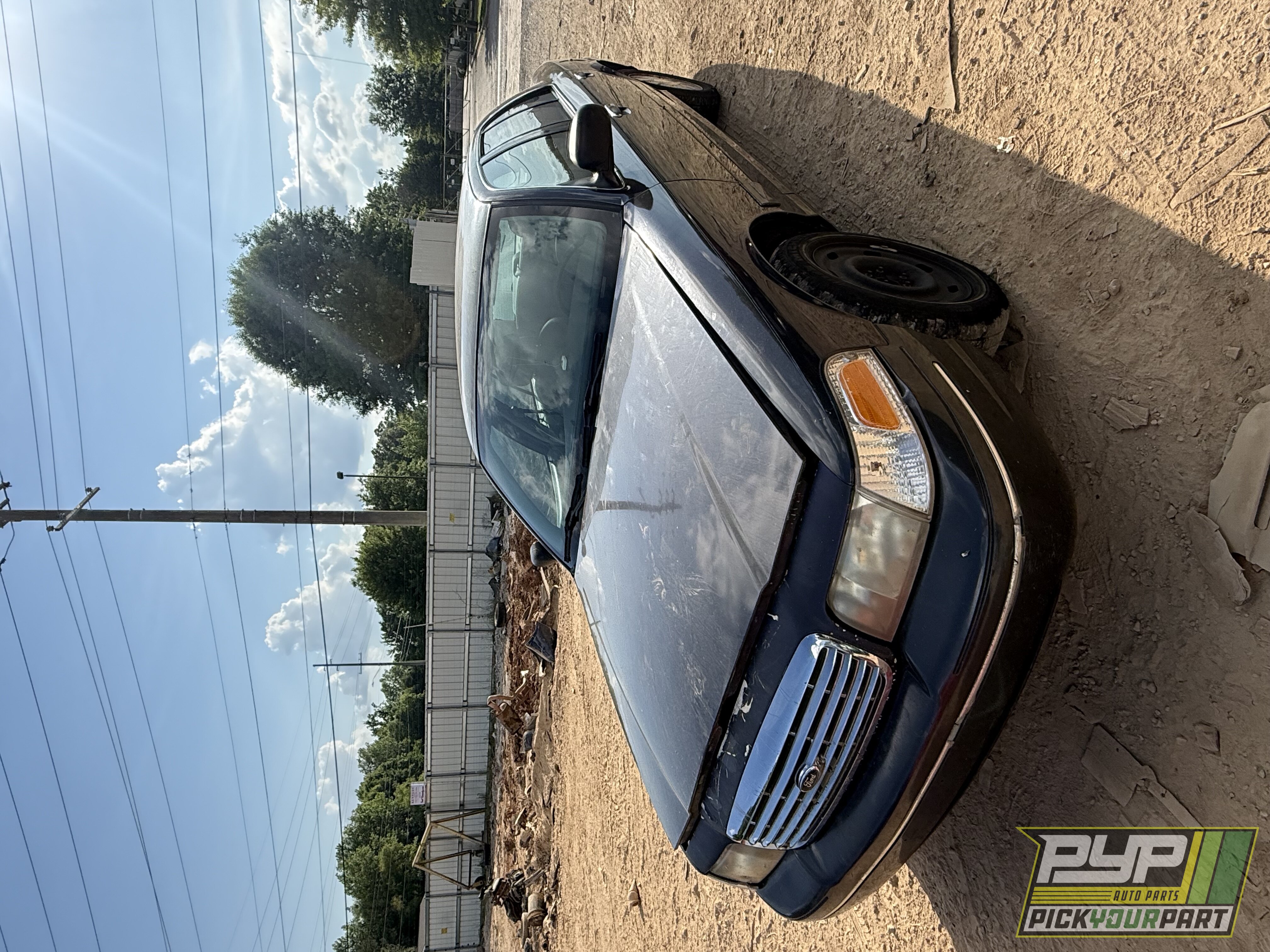 Photo of 2004 Ford Crown Victoria
