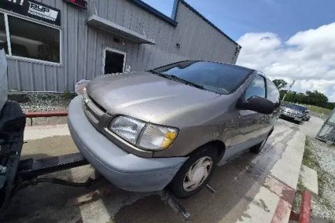 Photo of 1999 Toyota Sienna