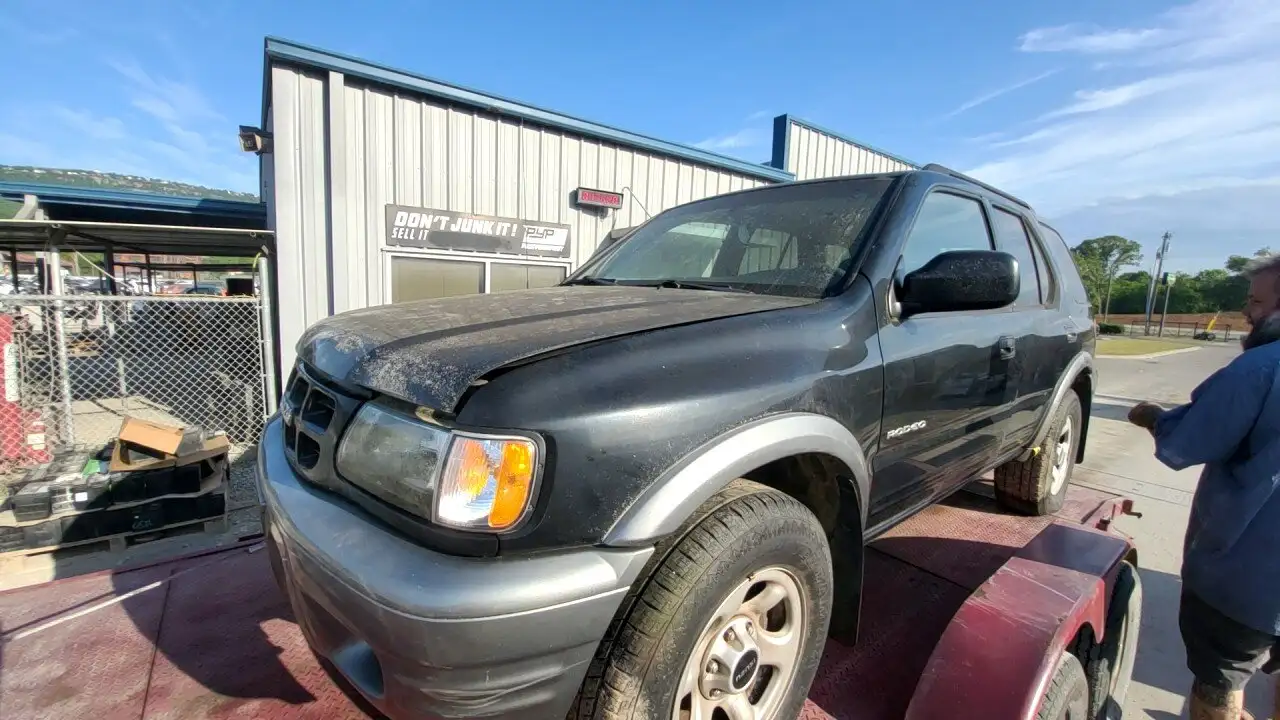 Photo of 2002 Isuzu Rodeo