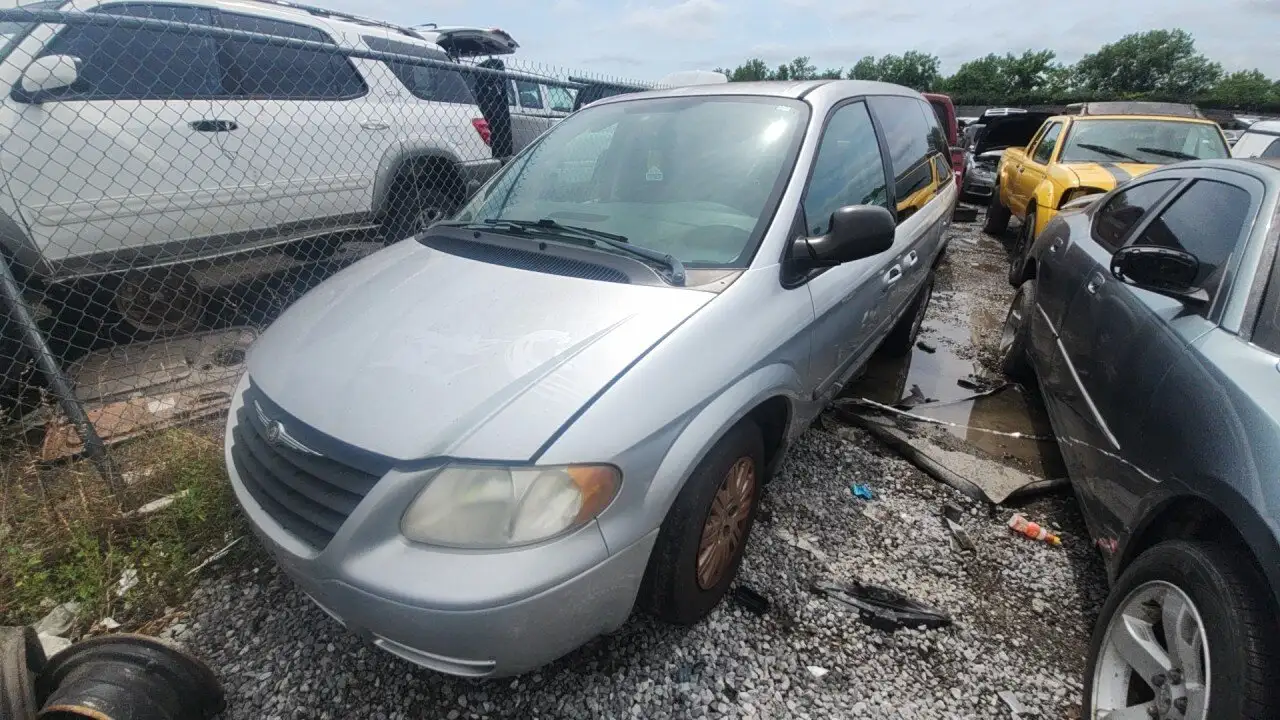 Photo of 2006 Chrysler Town & Country