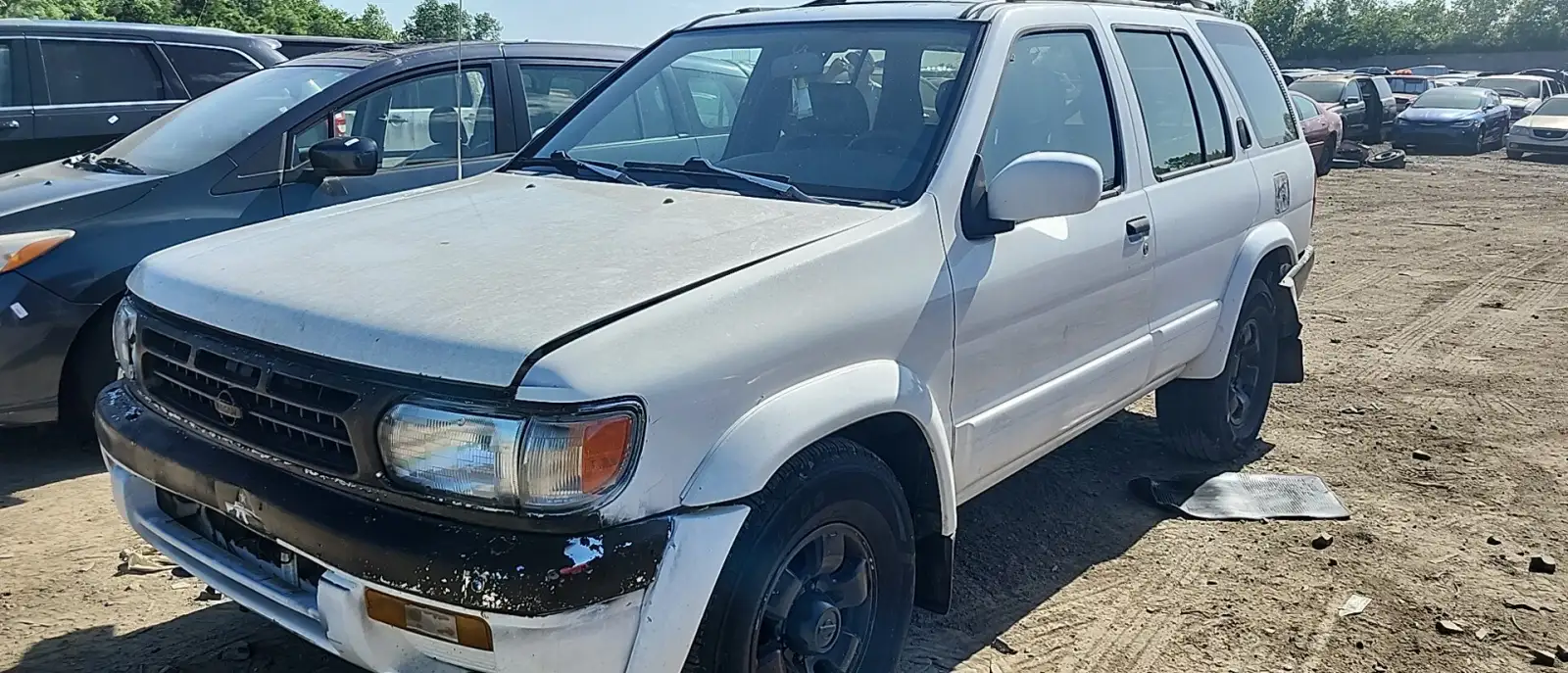 Photo of 1999 Nissan Pathfinder