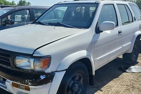 Photo of 1999 Nissan Pathfinder
