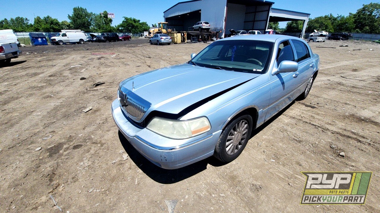 Photo of 2005 Lincoln Town Car