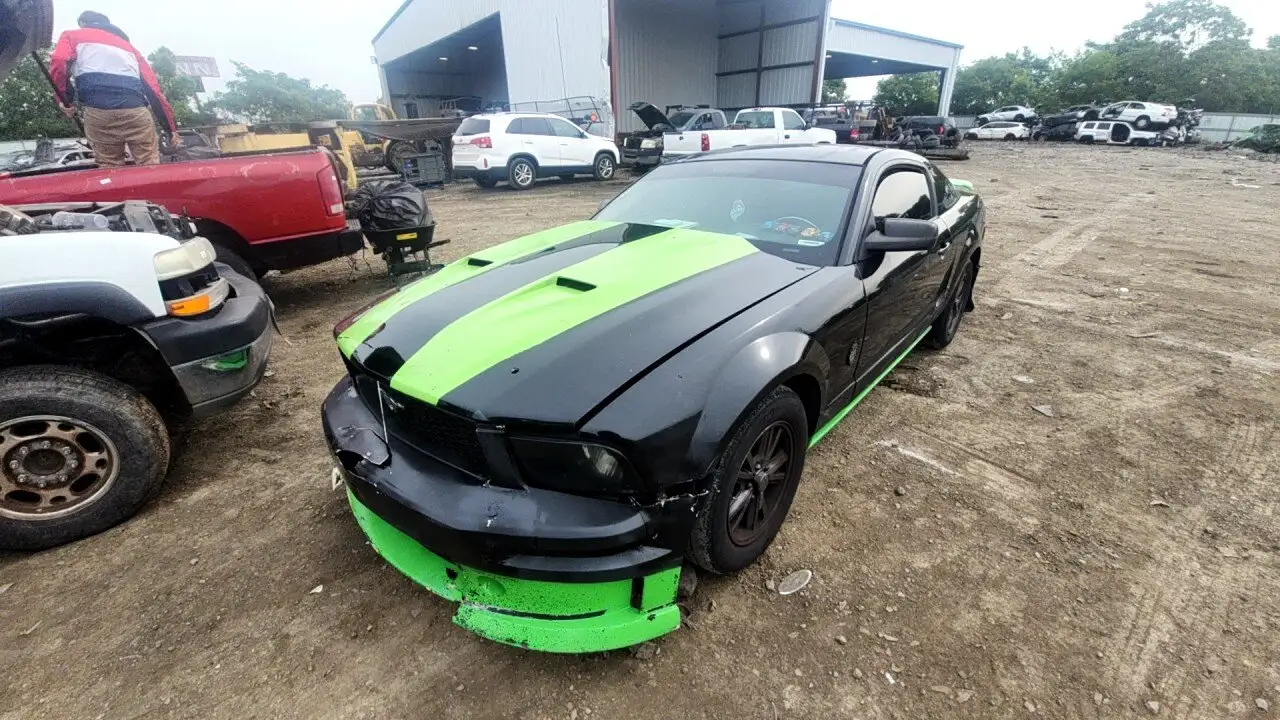 Photo of 2005 Ford Mustang