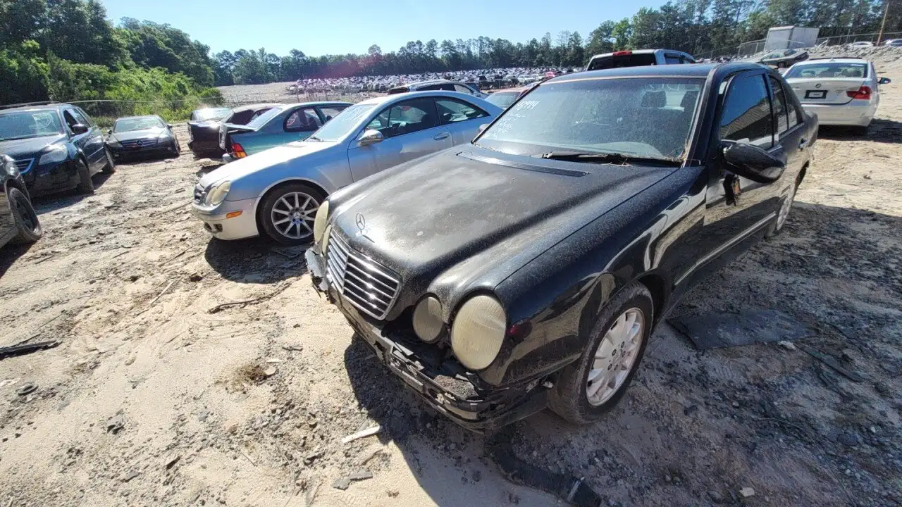 Photo of 2000 Mercedes-Benz E320