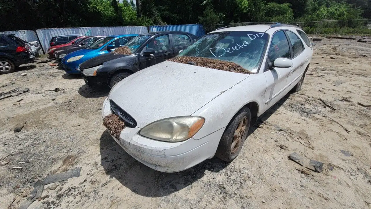 Photo of 2003 Ford Taurus