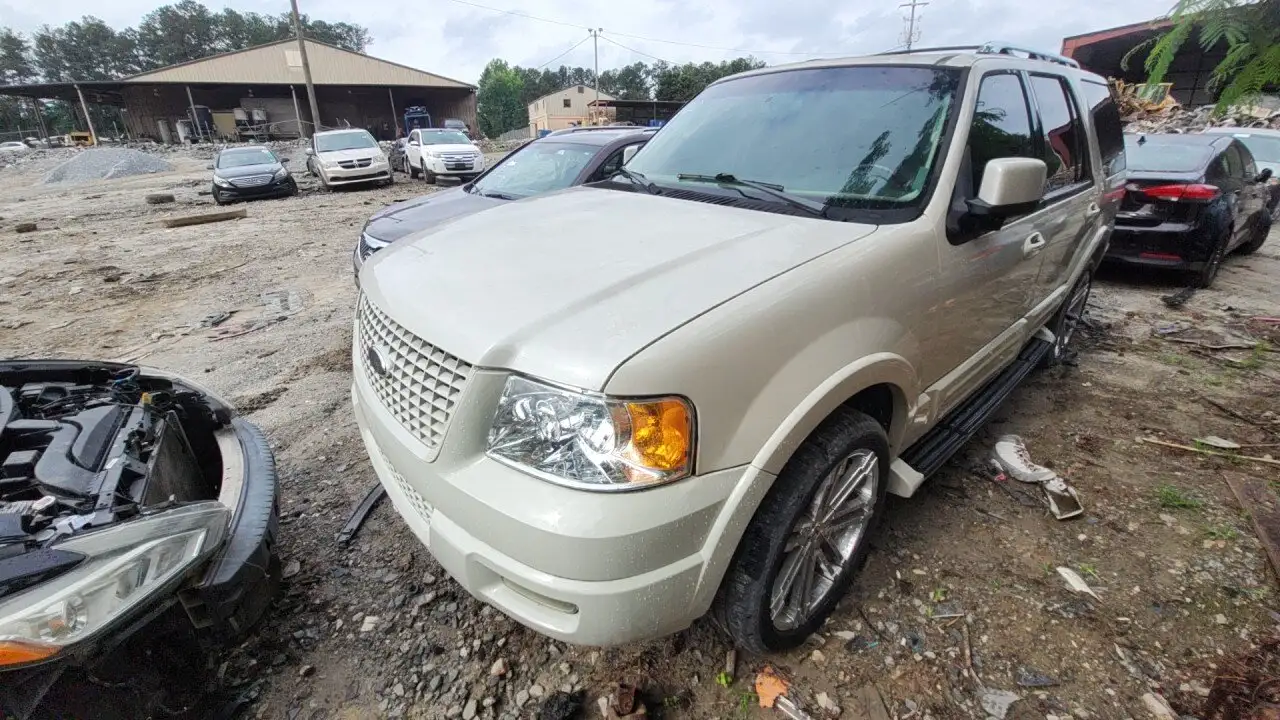 Photo of 2005 Ford Expedition