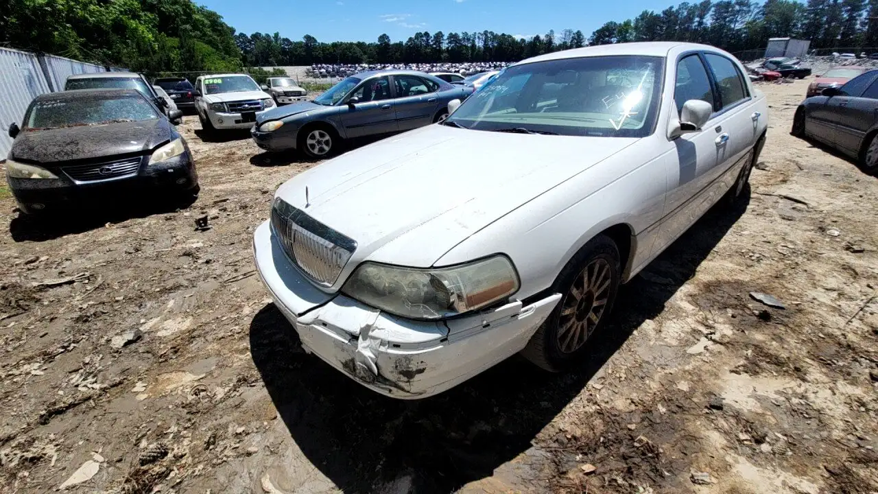 Photo of 2006 Lincoln Town Car