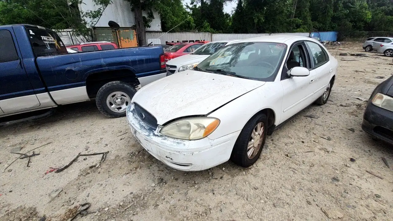 Photo of 2005 Ford Taurus