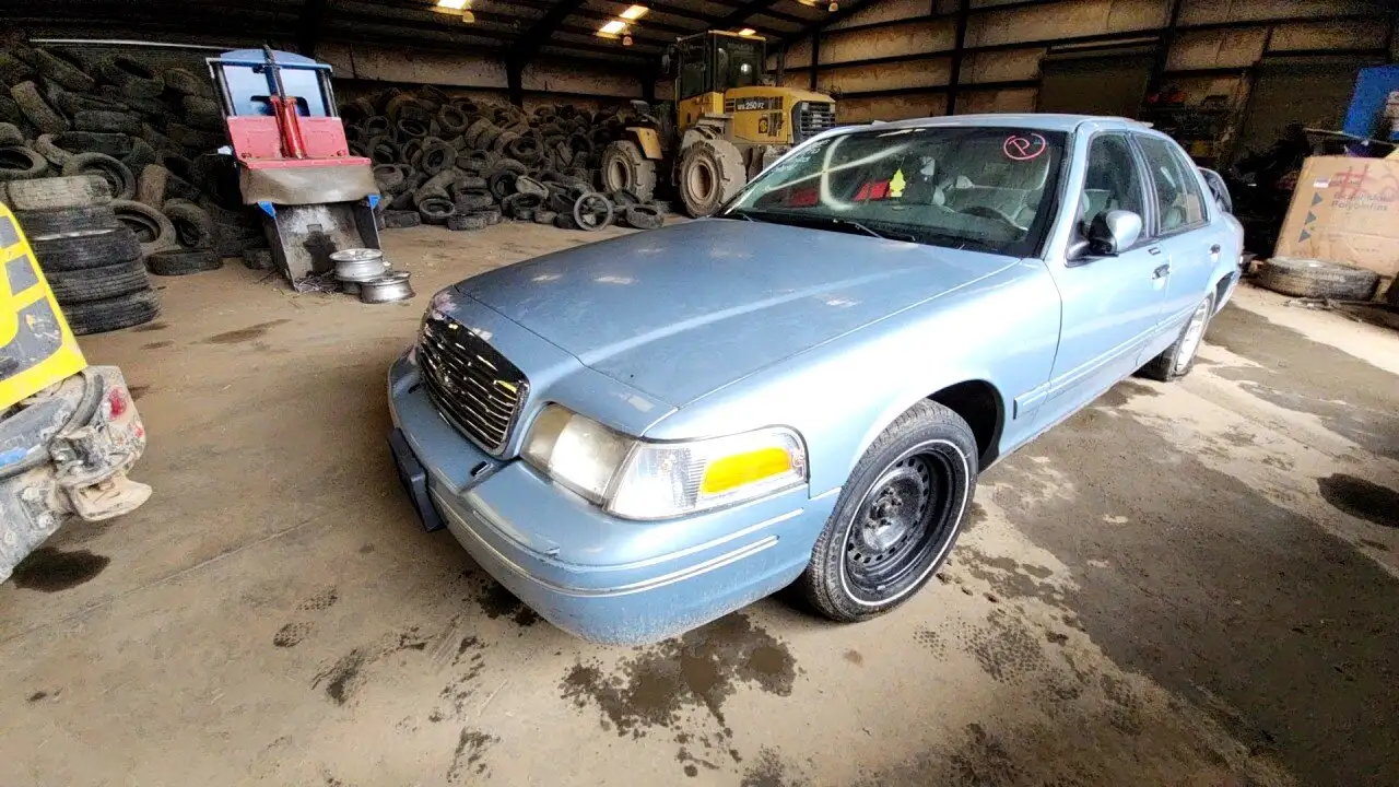 Photo of 2002 Ford Crown Victoria