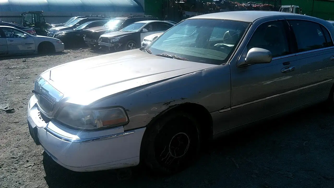 Photo of 2003 Lincoln Town Car