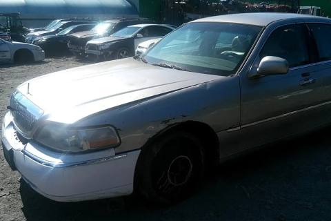 Photo of 2003 Lincoln Town Car