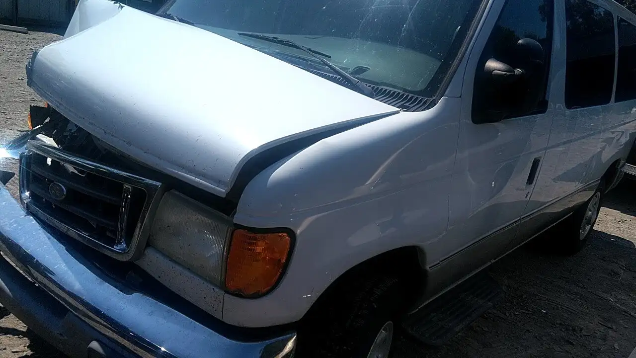 Photo of 2003 Ford E-350 Club Wagon
