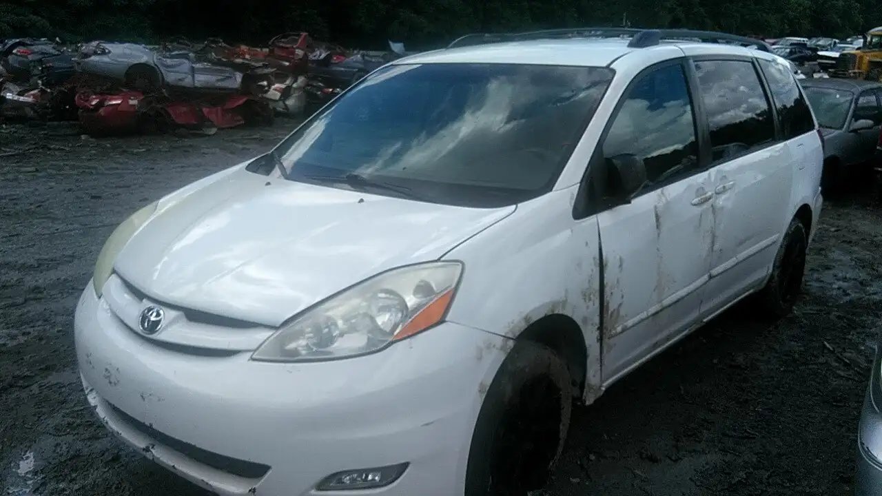 Photo of 2006 Toyota Sienna