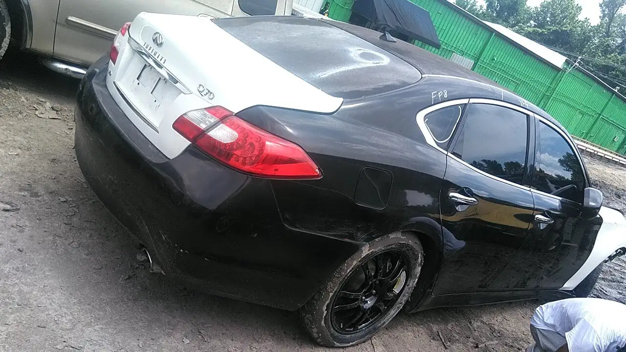 Photo of 2011 Infiniti M56