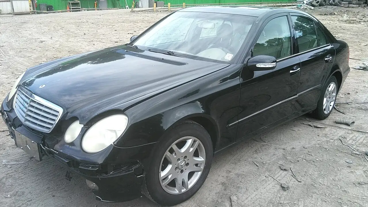 Photo of 2005 Mercedes-Benz E320