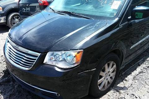 Photo of 2014 Chrysler Town & Country