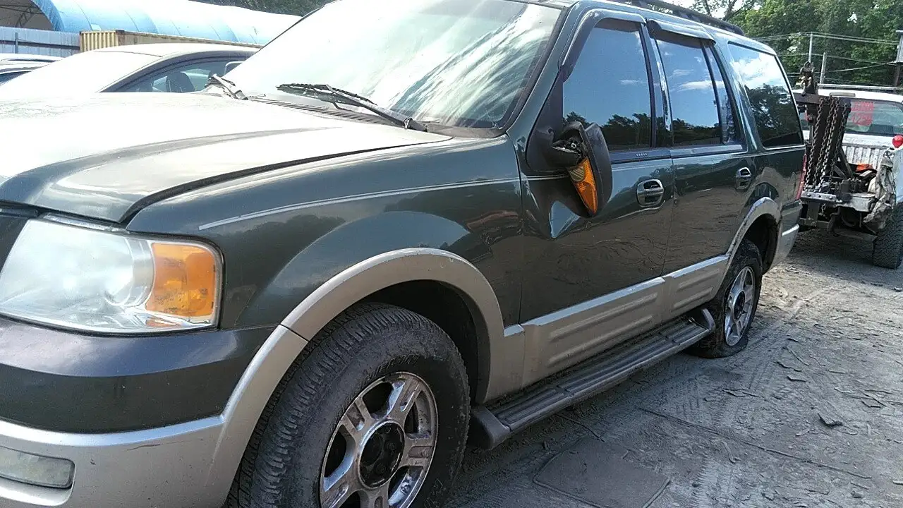 Photo of 2005 Ford Expedition