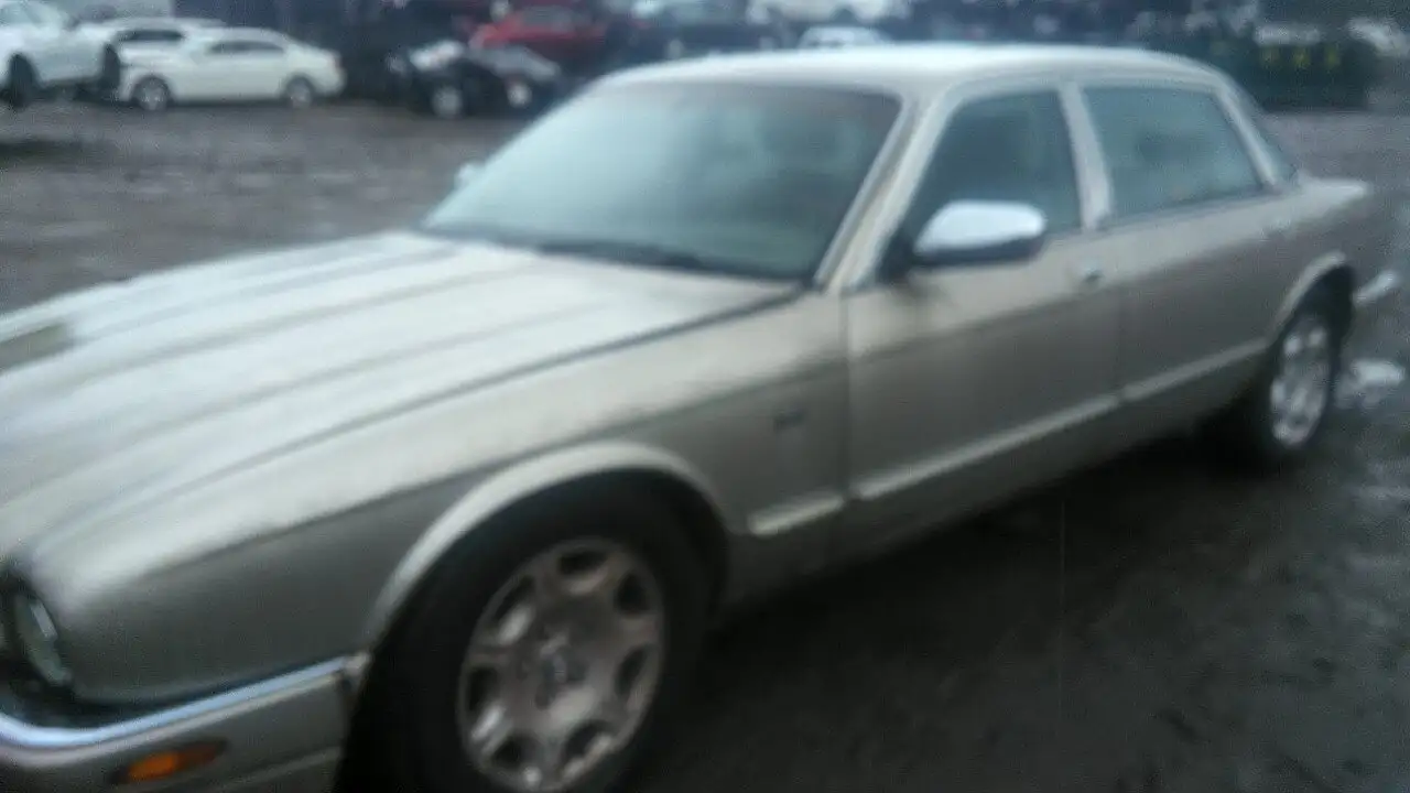 Photo of 2002 Jaguar Vanden Plas