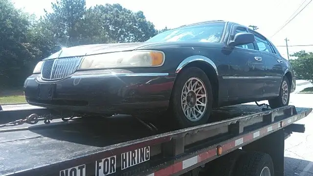 Photo of 1999 Lincoln Town Car