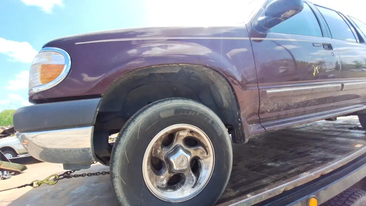 Photo of 2000 Ford Explorer