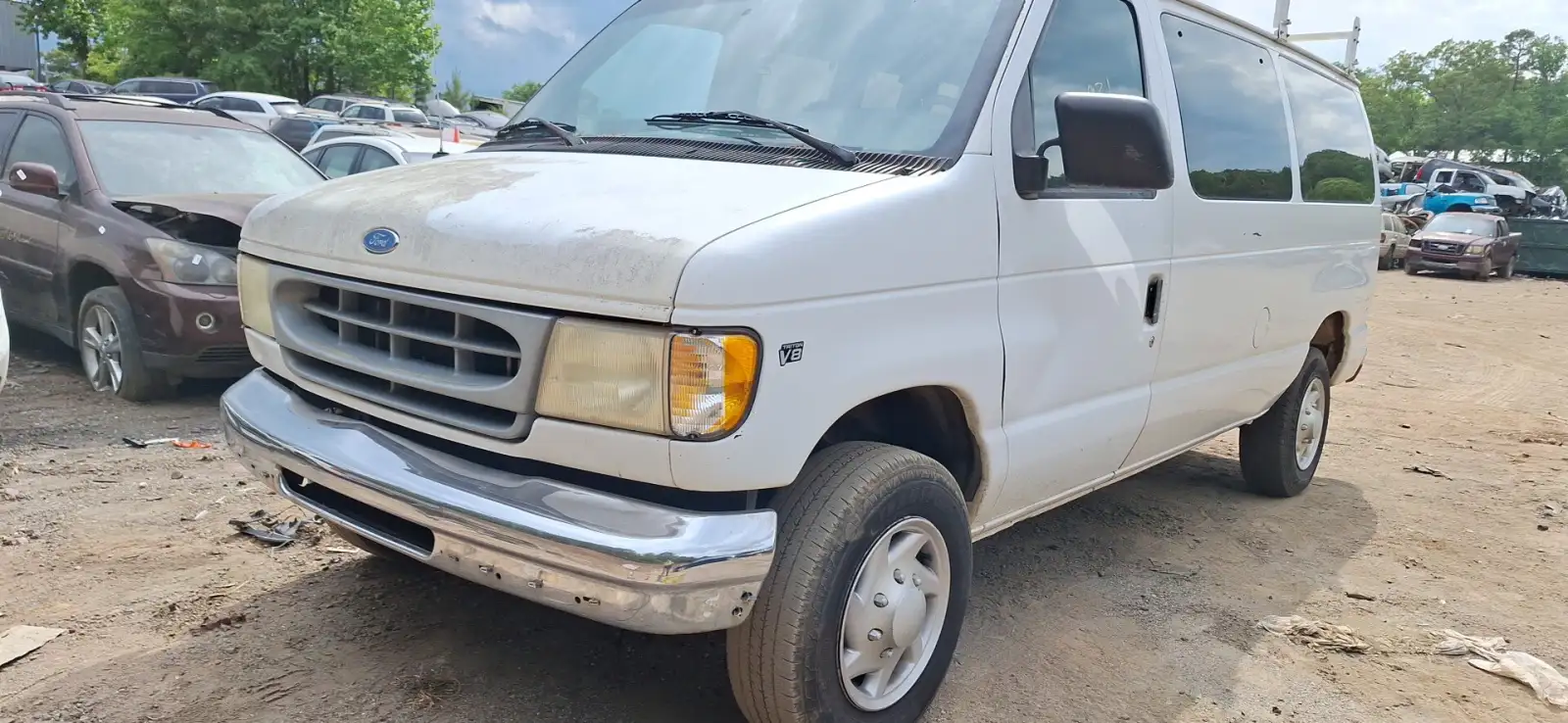 Photo of 1997 Ford E-350 Econoline Club Wagon