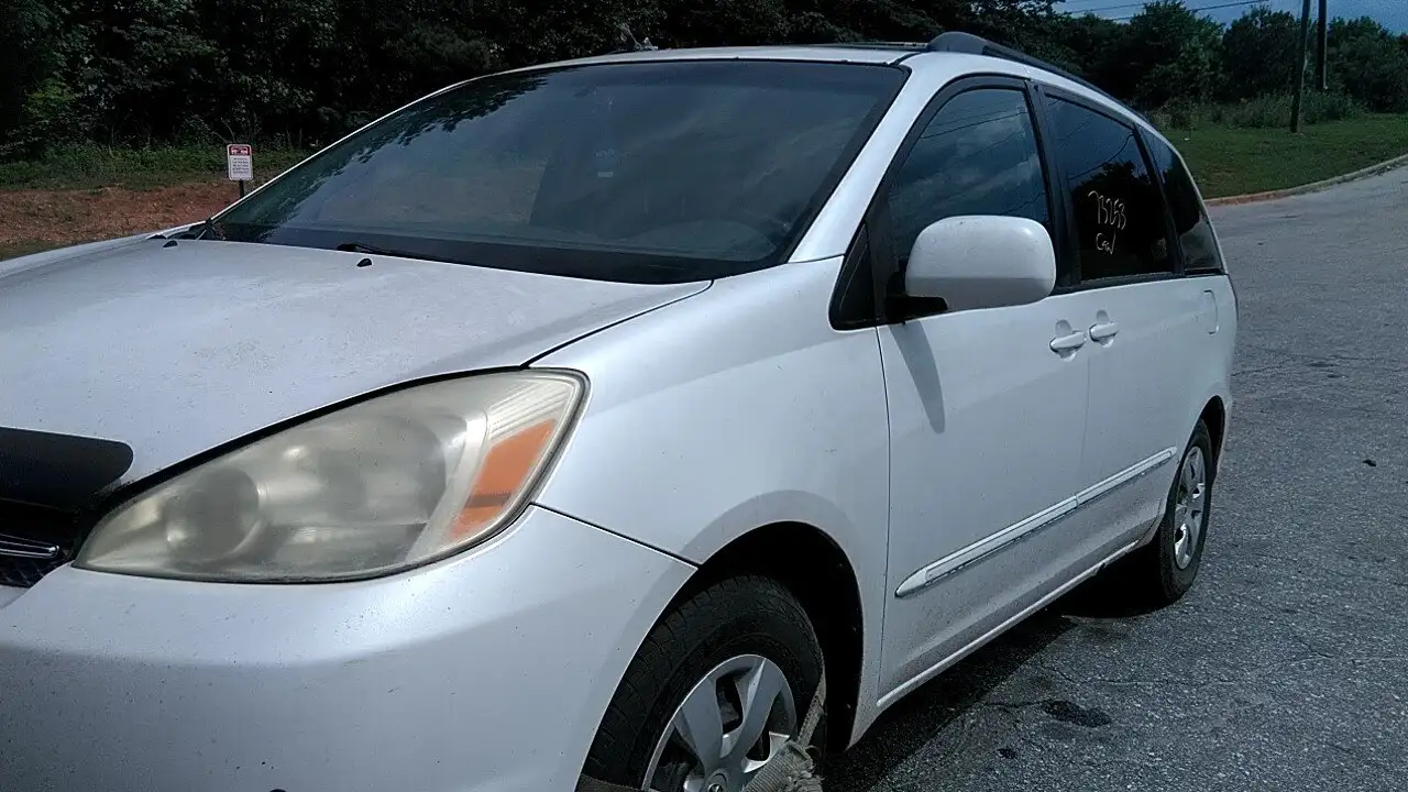 Photo of 2004 Toyota Sienna