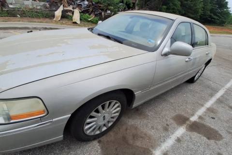 Photo of 2005 Lincoln Town Car