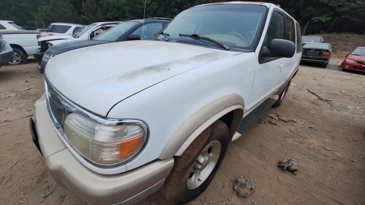Photo of 2000 Ford Explorer