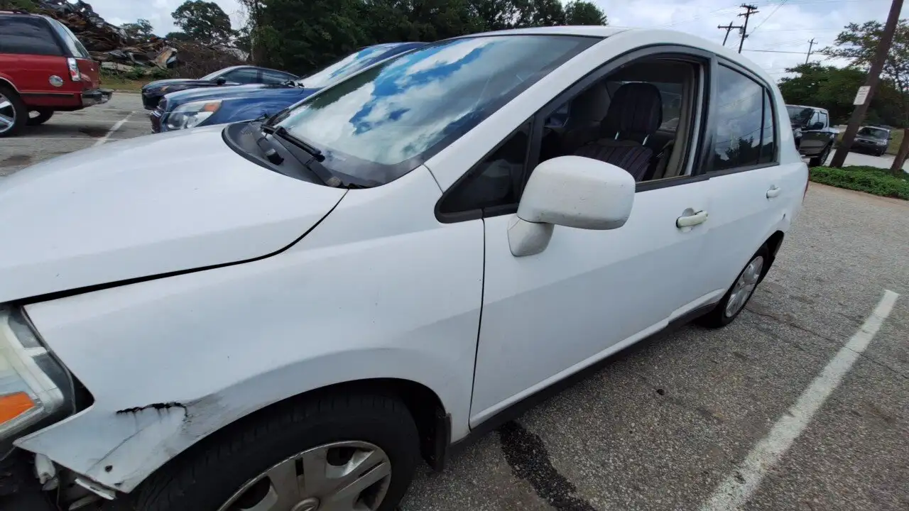 Photo of 2010 Nissan Versa