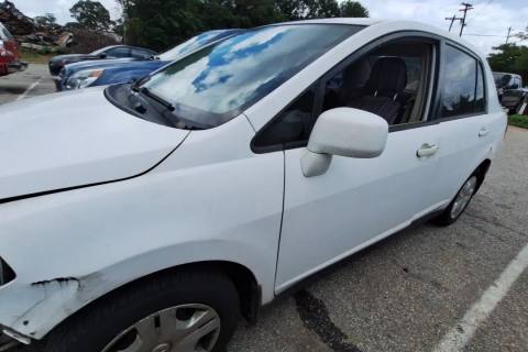Photo of 2010 Nissan Versa