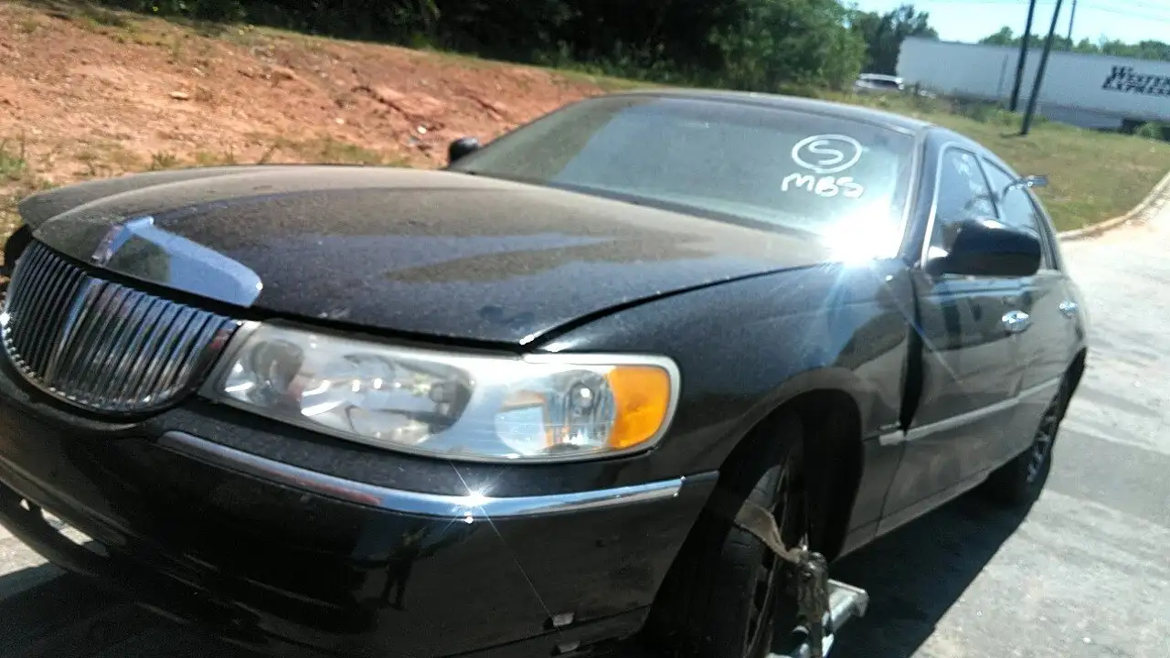 Photo of 2002 Lincoln Town Car