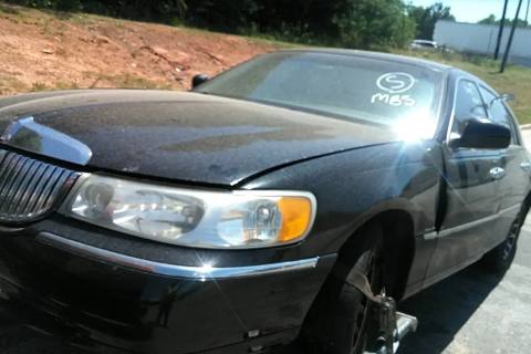 Photo of 2002 Lincoln Town Car