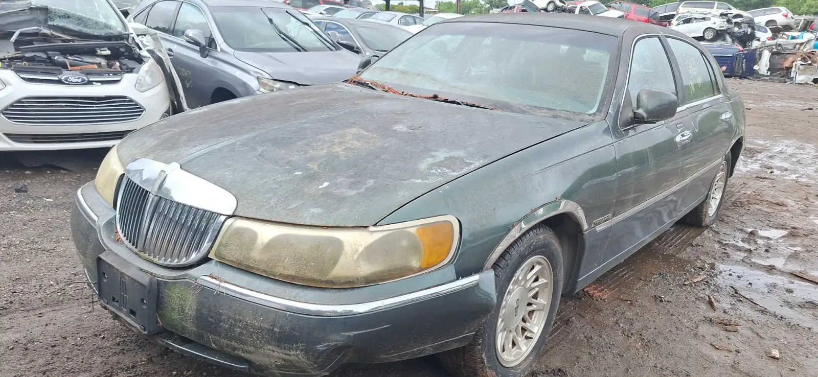 Photo of 1999 Lincoln Town Car