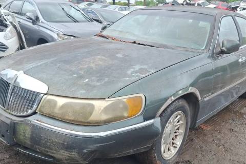 Photo of 1999 Lincoln Town Car