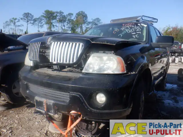 Photo of 2004 Lincoln Navigator