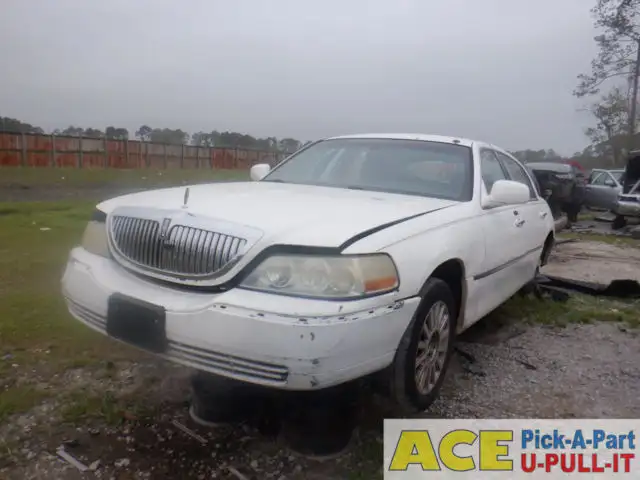 Photo of 2004 Lincoln Town Car