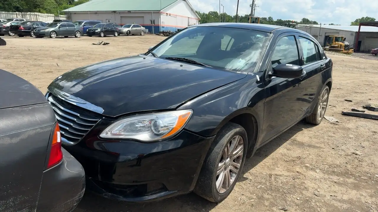 Photo of 2013 Chrysler 200