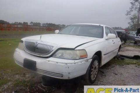 Photo of 2004 Lincoln Town Car