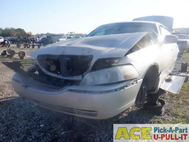 Photo of 2003 Lincoln Town Car