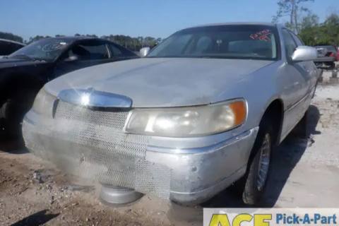 Photo of 1999 Lincoln Town Car