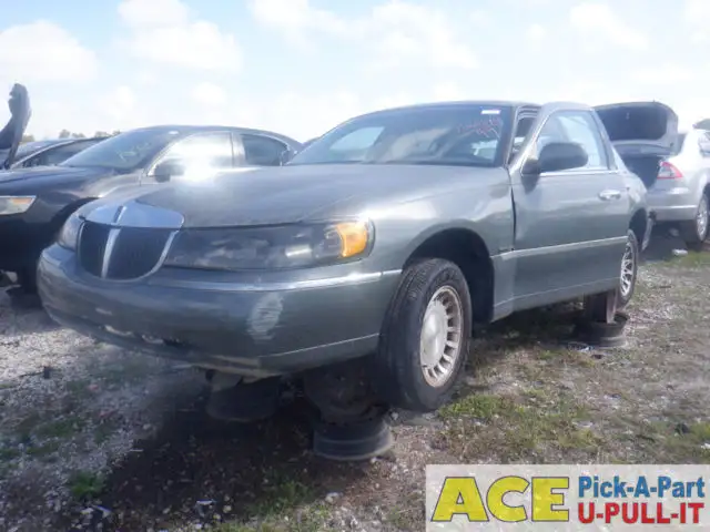Photo of 1999 Lincoln Town Car