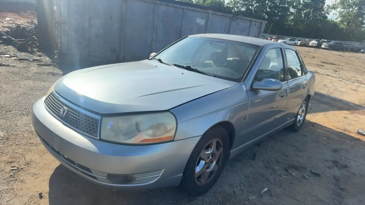Photo of 2005 Saturn L300
