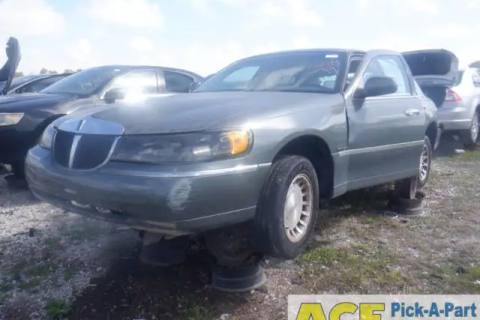 Photo of 1999 Lincoln Town Car